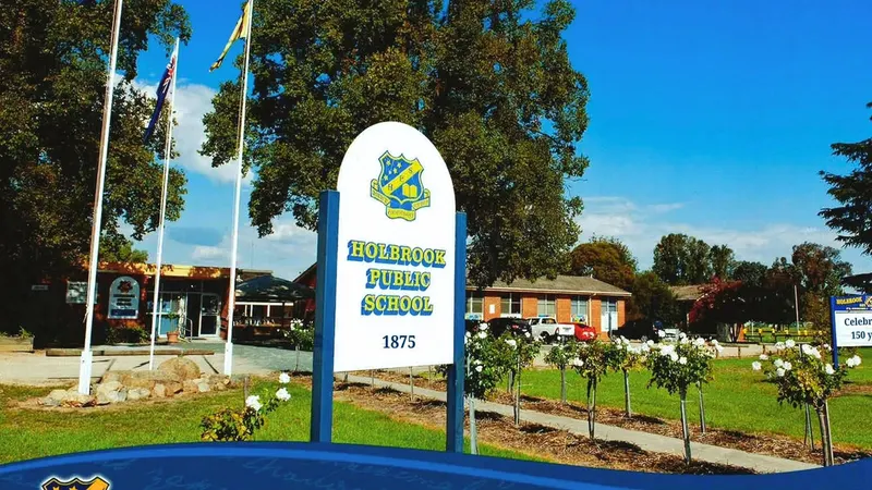 Holbrook Public School