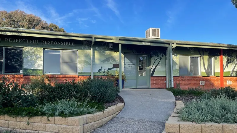 Queanbeyan West Public School